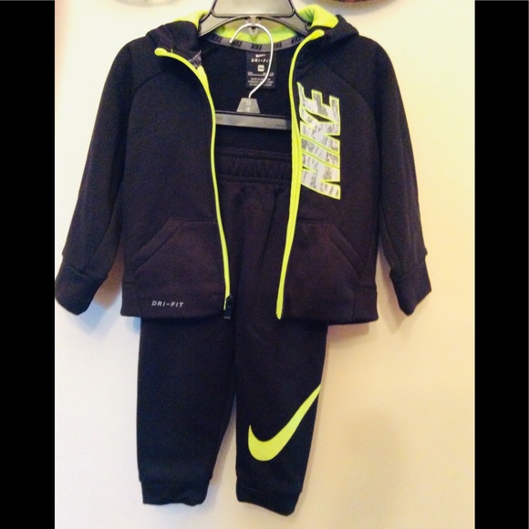 NIKE   DriFit   Toddler    Activewear  Outfit - Picture 6 of 8